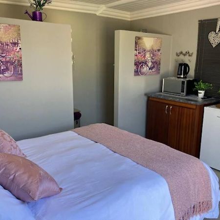 Stellies Accommodation - Room 2 Keetmanshoop Ngoại thất bức ảnh