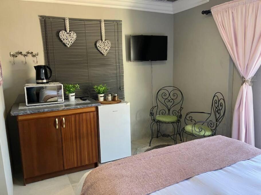 Stellies Accommodation - Room 2 Keetmanshoop Ngoại thất bức ảnh