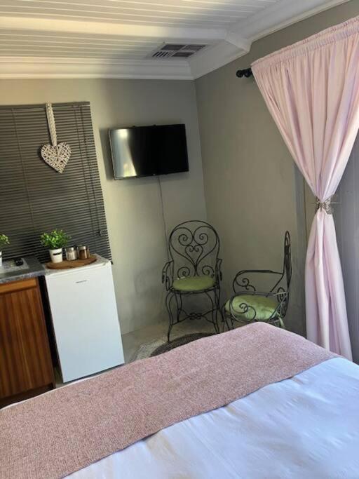 Stellies Accommodation - Room 2 Keetmanshoop Ngoại thất bức ảnh