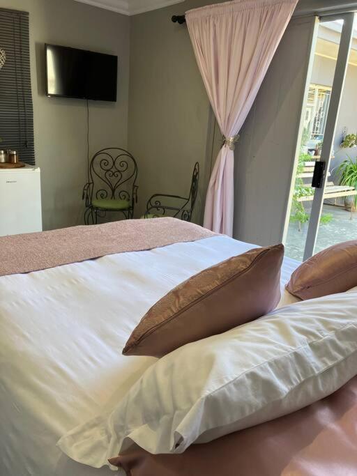 Stellies Accommodation - Room 2 Keetmanshoop Ngoại thất bức ảnh
